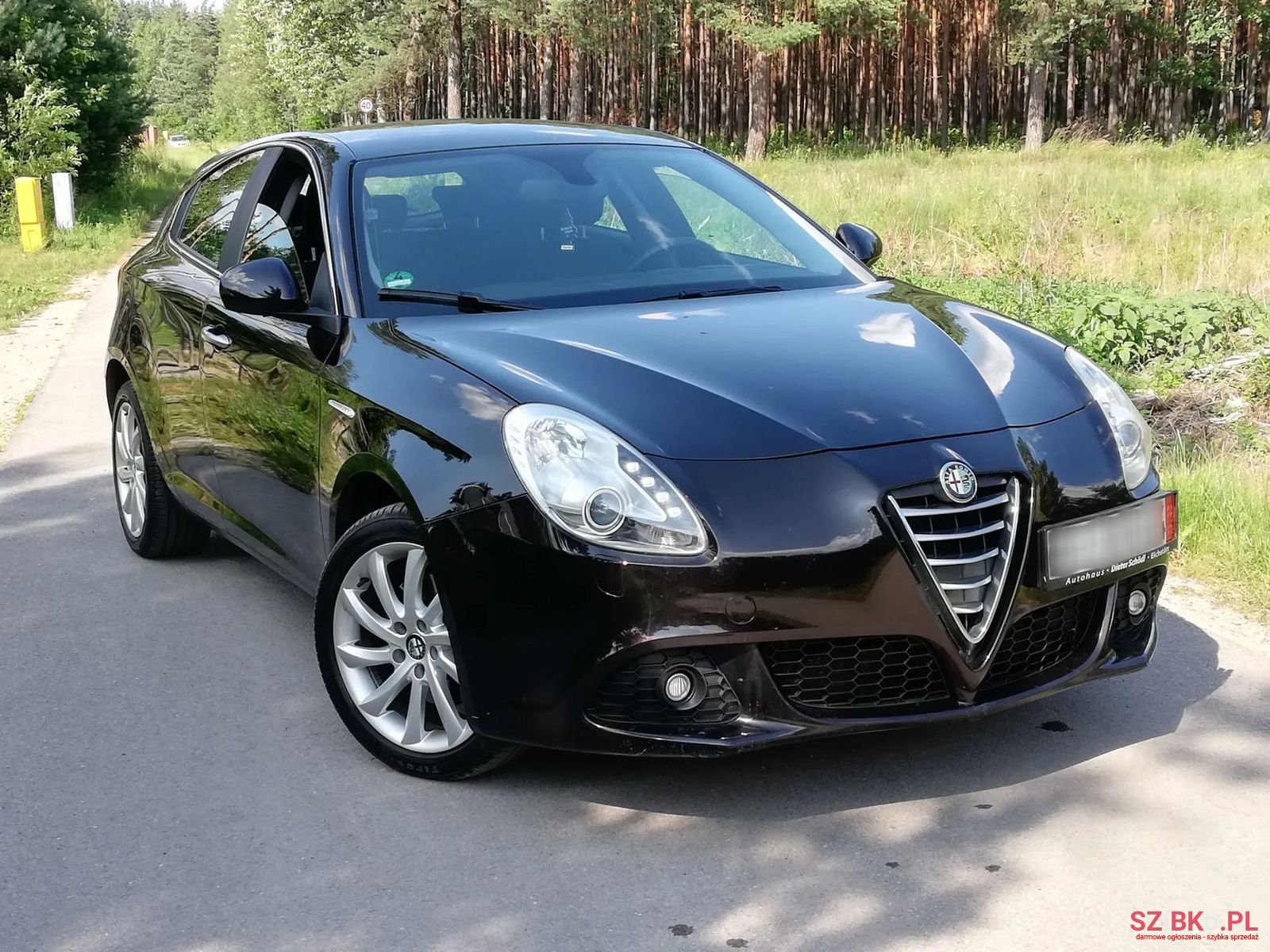 2010' Alfa Romeo Giulietta photo #1