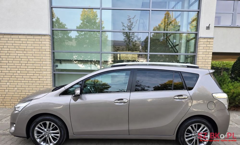 2015' Toyota Verso photo #4