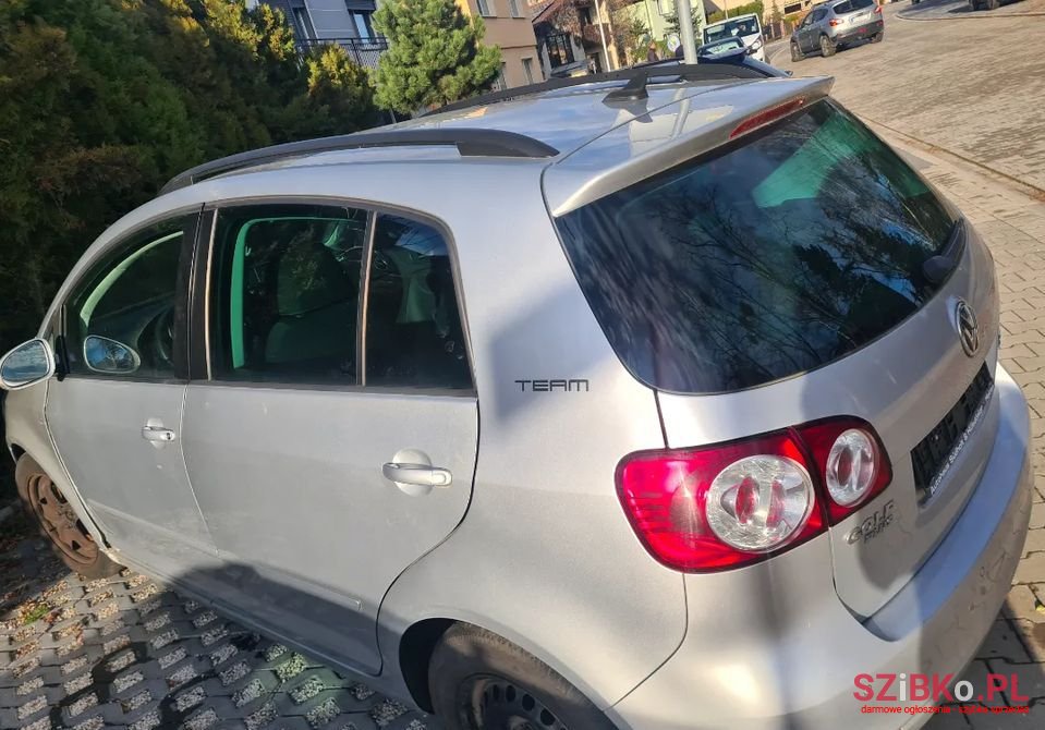 2011' Volkswagen Golf Plus photo #1