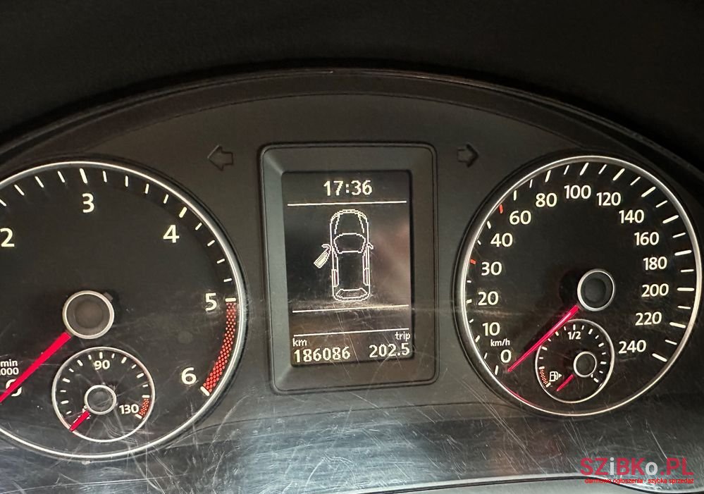 2011' Volkswagen Golf Plus photo #6