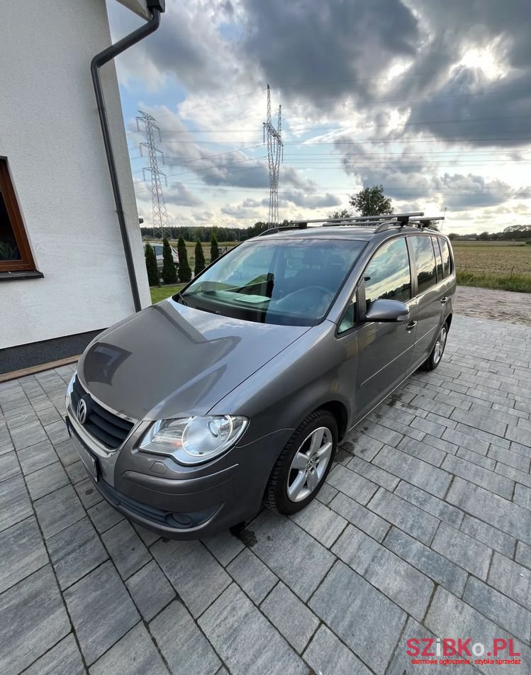 2007' Volkswagen Touran photo #2