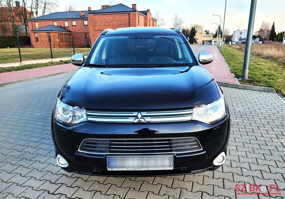 2014' Mitsubishi Outlander Phev Instyle Navi photo #3