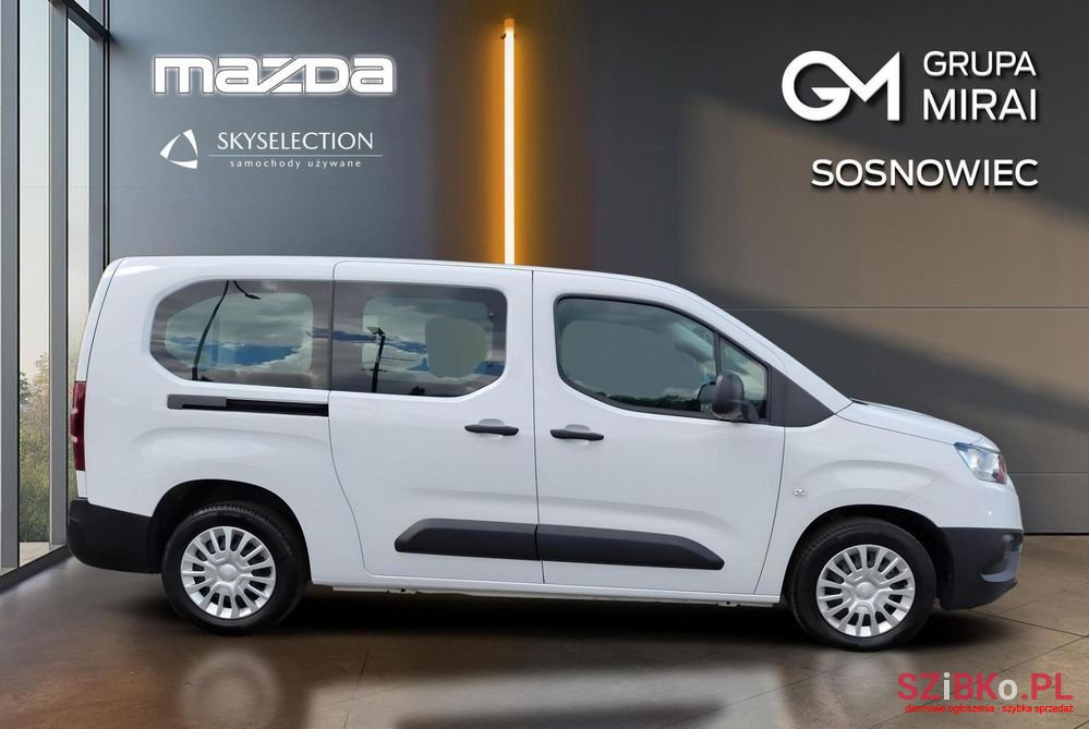 2023' Toyota ProAce City Verso photo #6