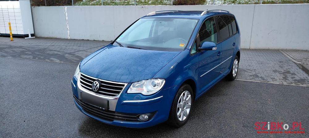 2008' Volkswagen Touran photo #1