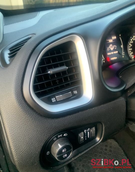 2016' Jeep Renegade photo #4