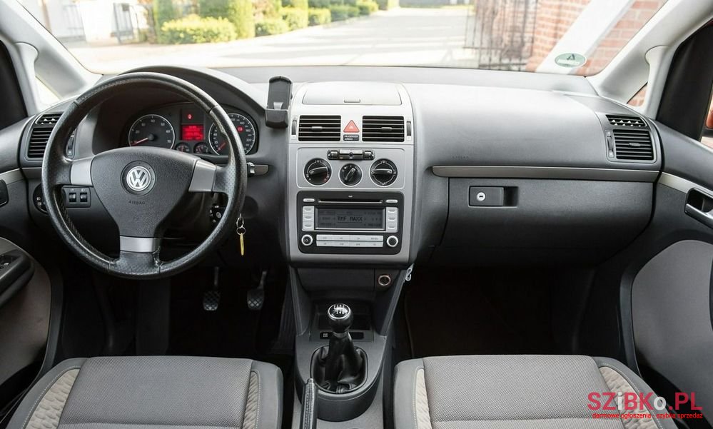 2008' Volkswagen Touran 1.4 Tsi Cross photo #5
