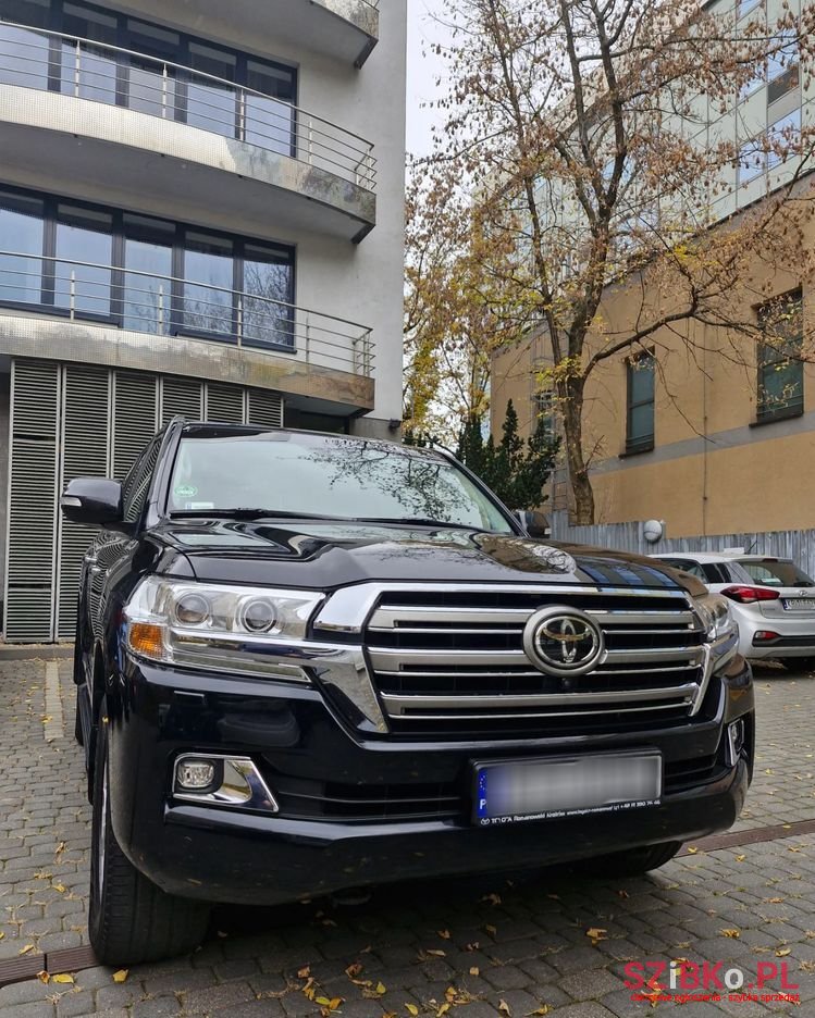 2016' Toyota Land Cruiser photo #2