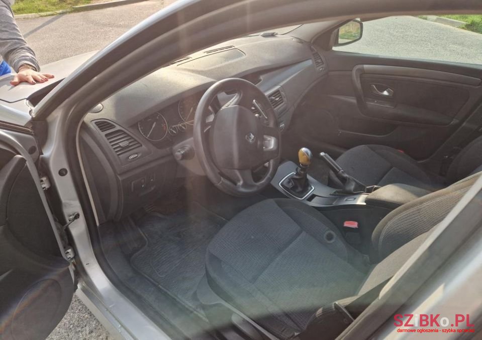 2008' Renault Laguna photo #6