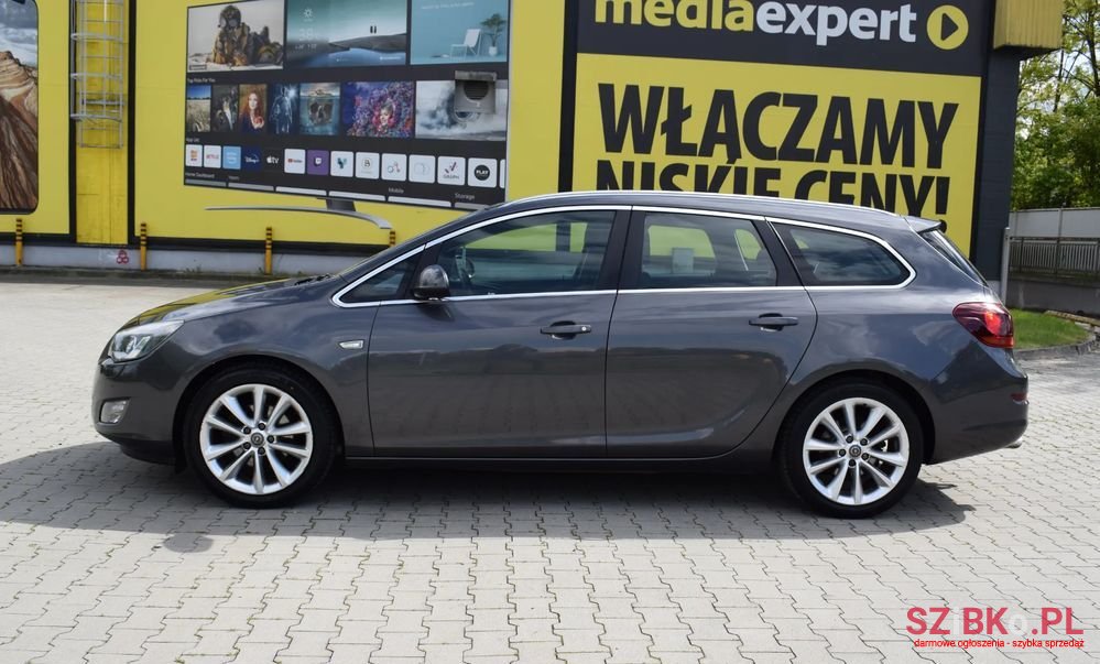 2011' Opel Astra 1.6 Turbo Cosmo photo #6