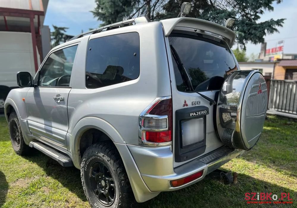 2001' Mitsubishi Pajero photo #4