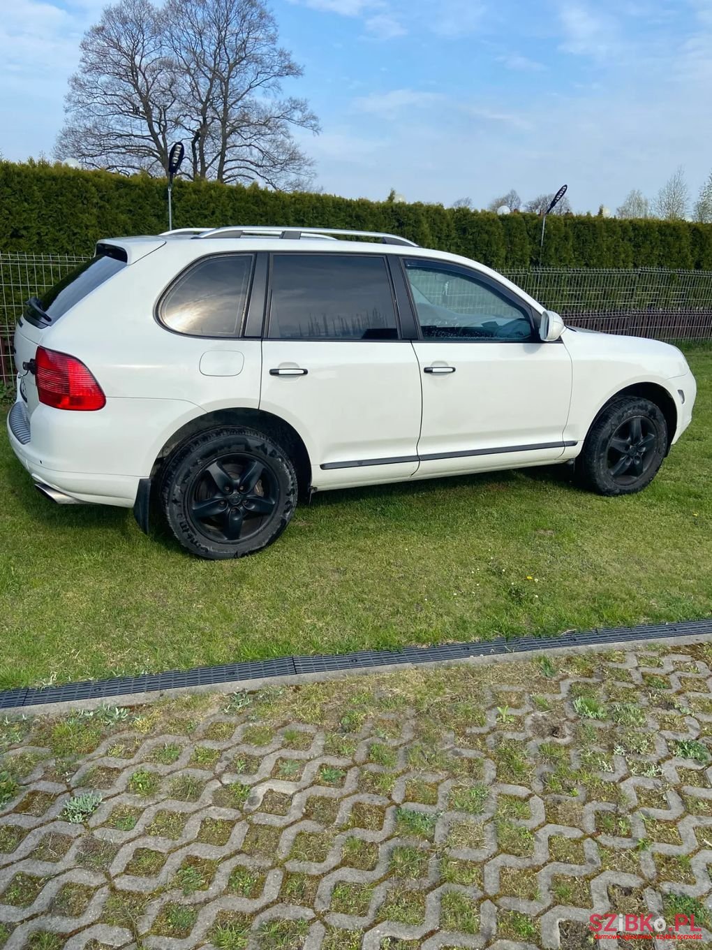 2004' Porsche Cayenne photo #4