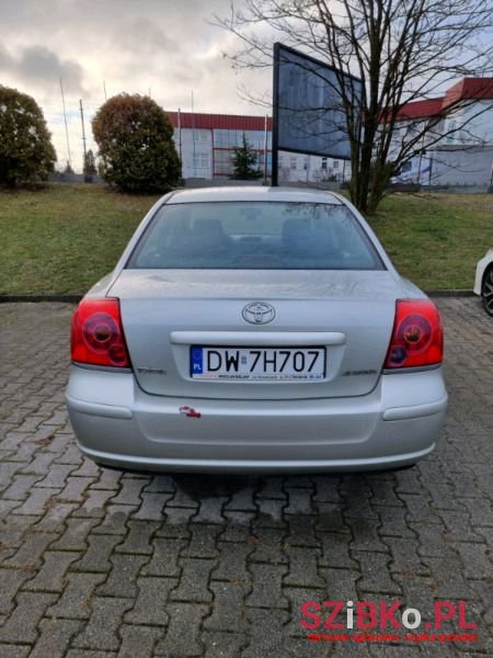 2004' Toyota Avensis photo #2