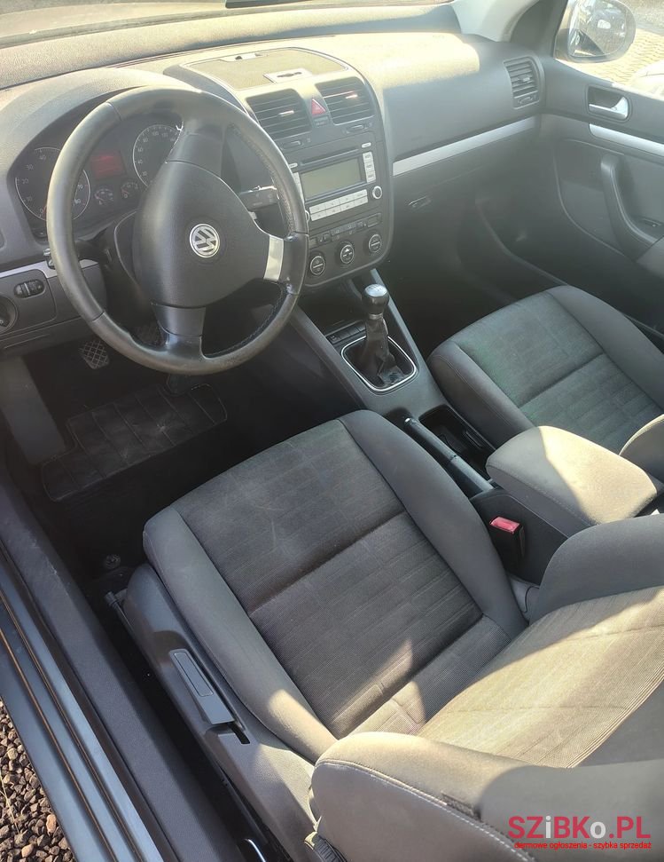 2006' Volkswagen Golf photo #2