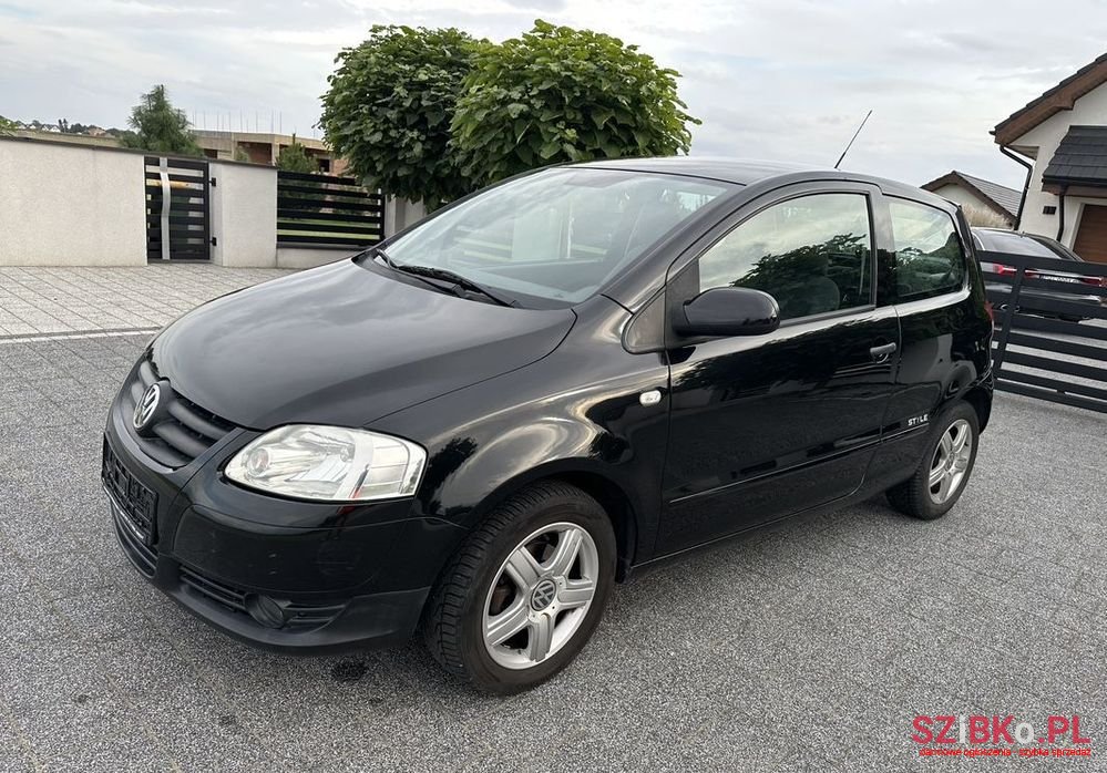 2011' Volkswagen Fox photo #1