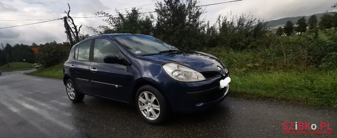 2005' Renault Clio photo #1