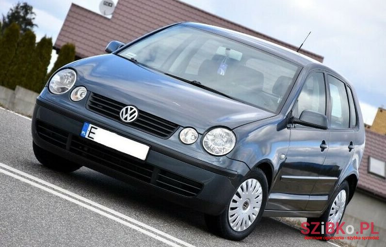 2004' Volkswagen Polo photo #1