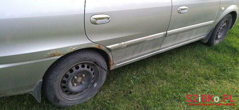 2004' Kia Carens II photo #1