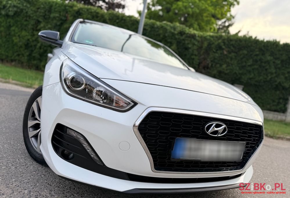 2019' Hyundai i30 1.4 Premium photo #2