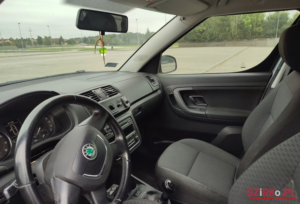 2012' Skoda Roomster 1.2 Tsi photo #2