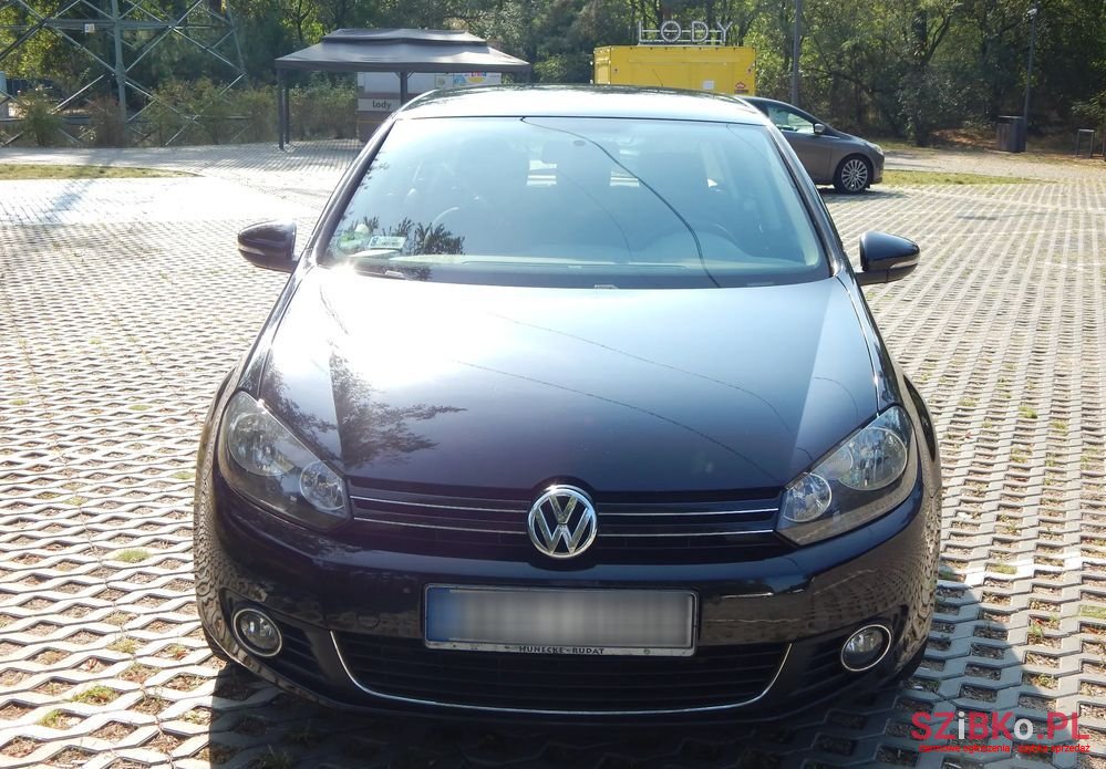 2009' Volkswagen Golf photo #2