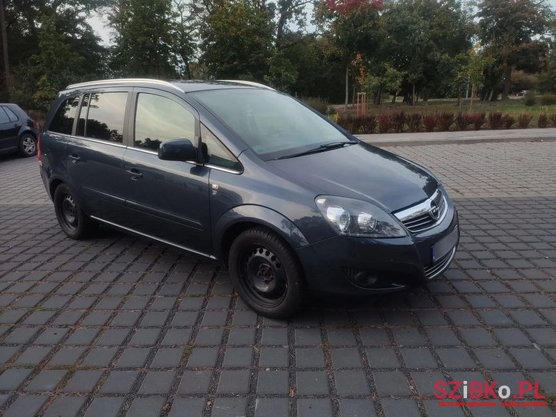 2010' Opel Zafira photo #1