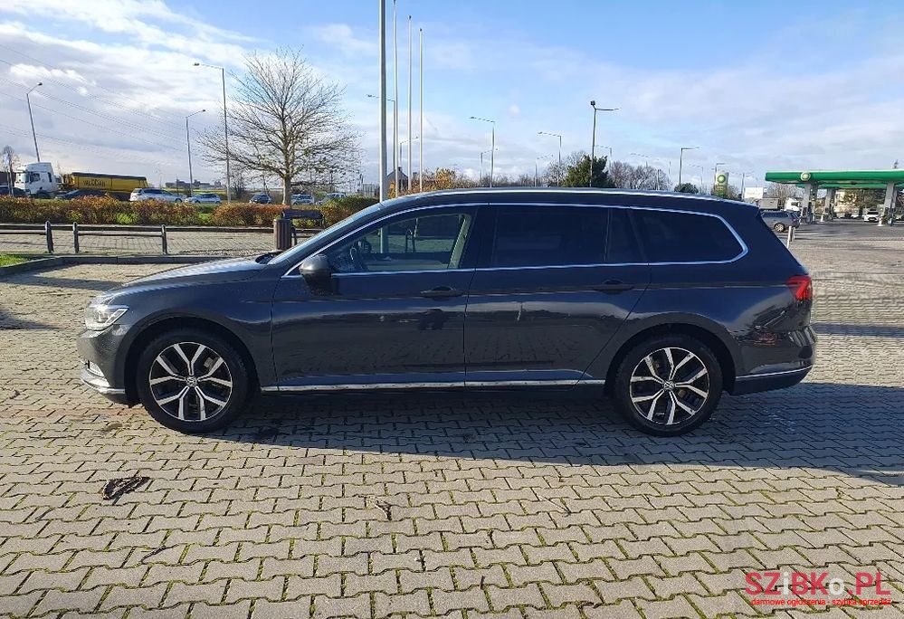 2016' Volkswagen Passat photo #1