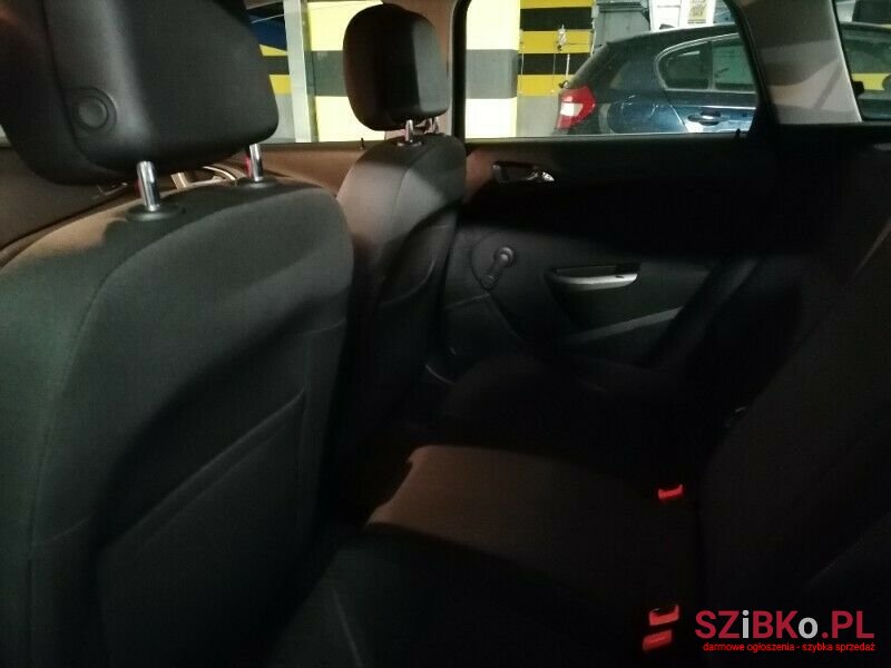 2012' Opel Astra photo #1