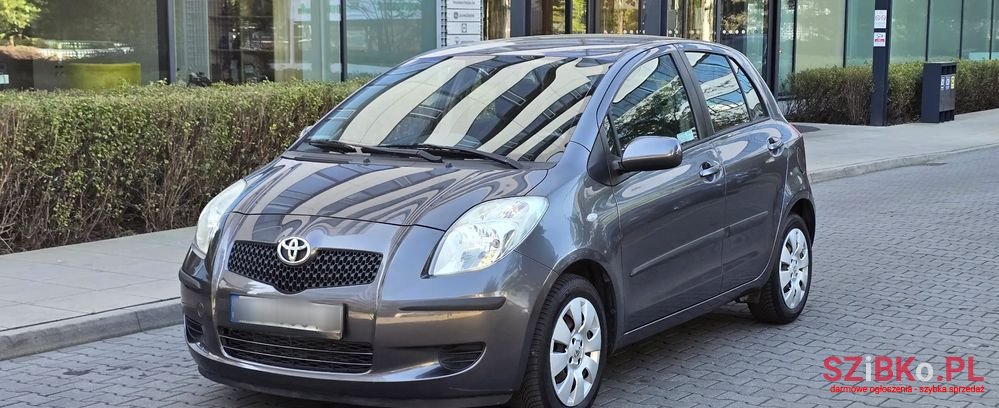 2008' Toyota Yaris 1.3 Sol Mm photo #1