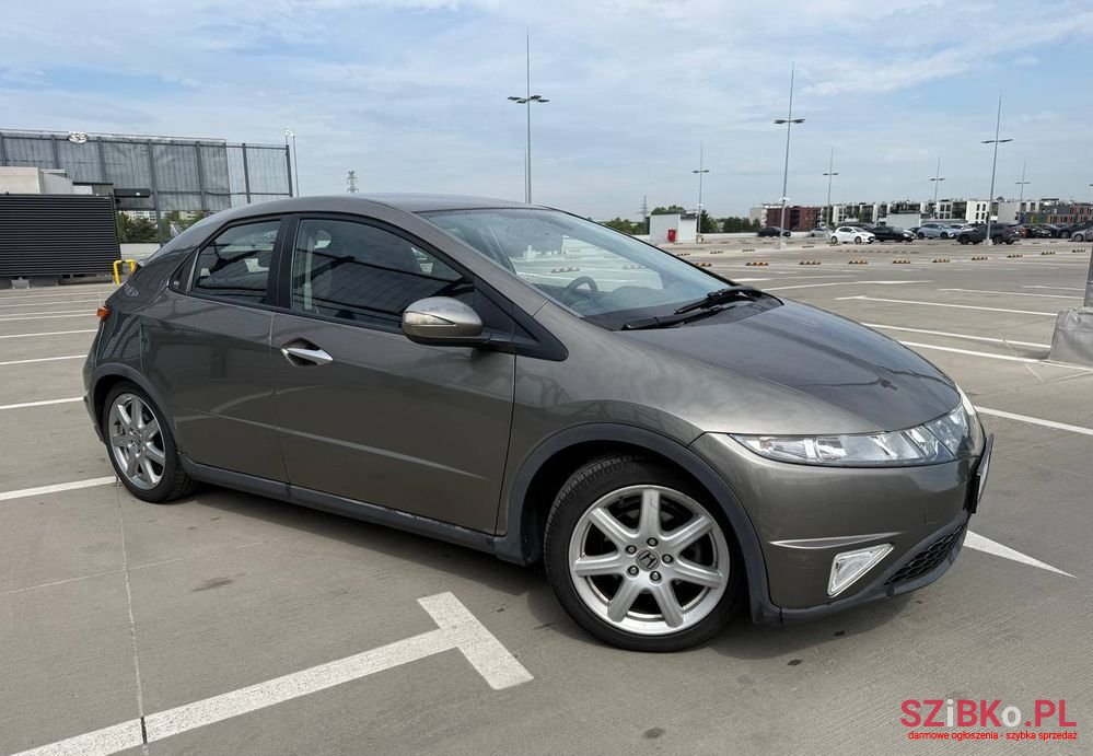2008' Honda Civic 1.8I-Vtec Sport photo #2