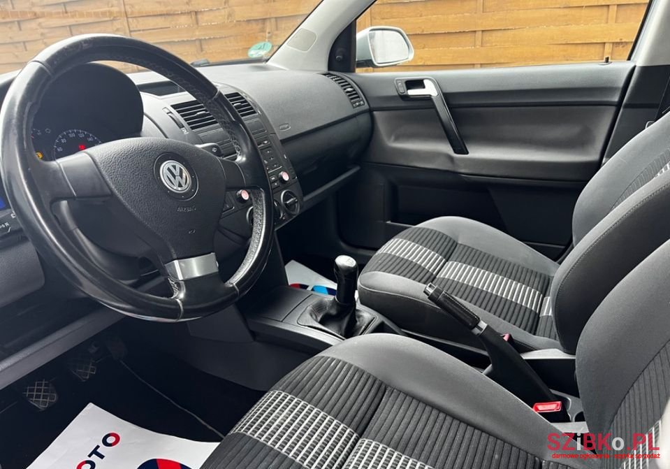 2008' Volkswagen Polo photo #5