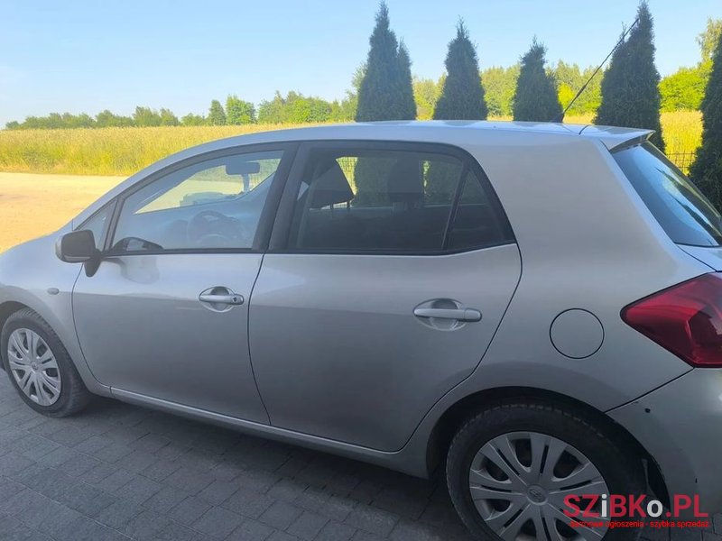 2009' Toyota Auris 2.0 D-4D photo #3