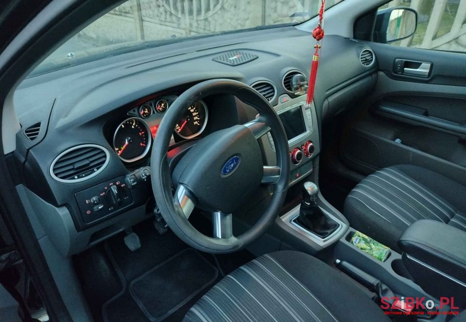 2008' Ford Focus photo #3