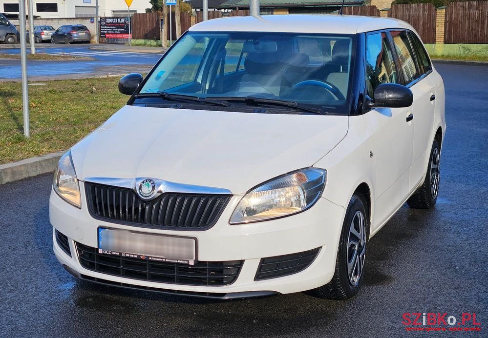2011' Skoda Fabia photo #1