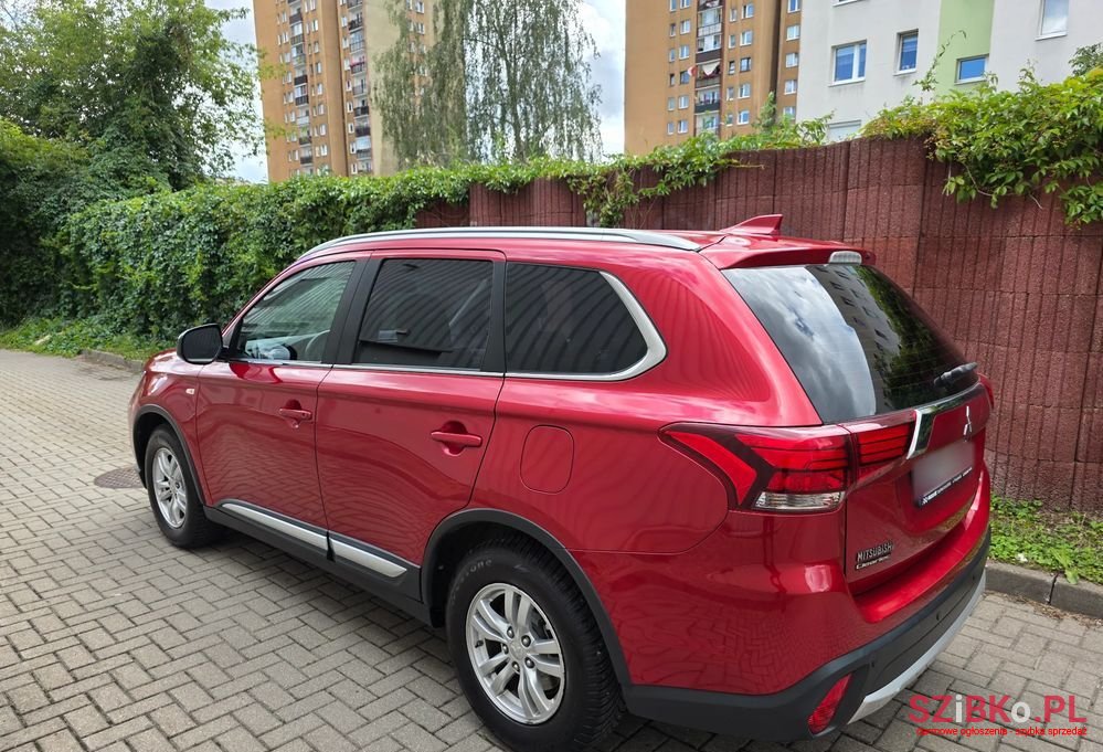 2017' Mitsubishi Outlander photo #5