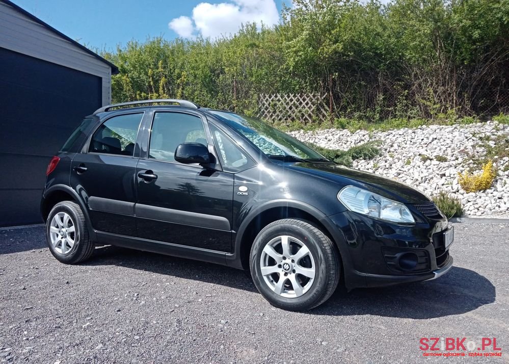 2011' Suzuki SX4 photo #4