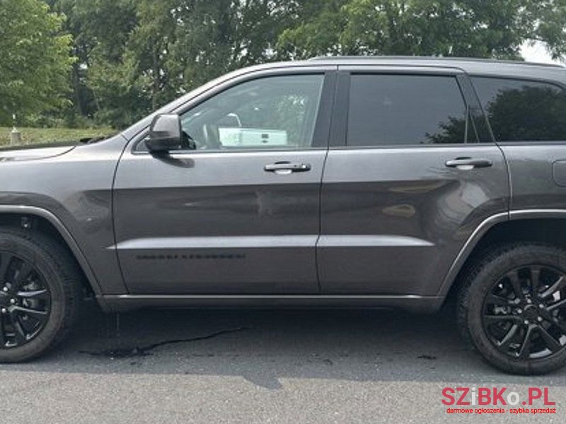 2020' Jeep Grand Cherokee photo #4