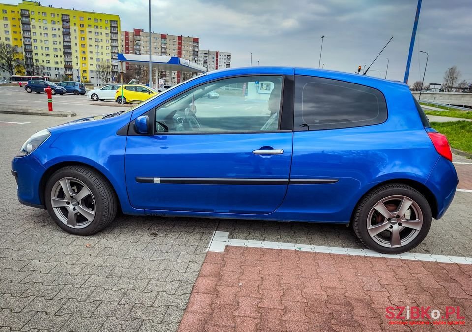 2007' Renault Clio photo #2