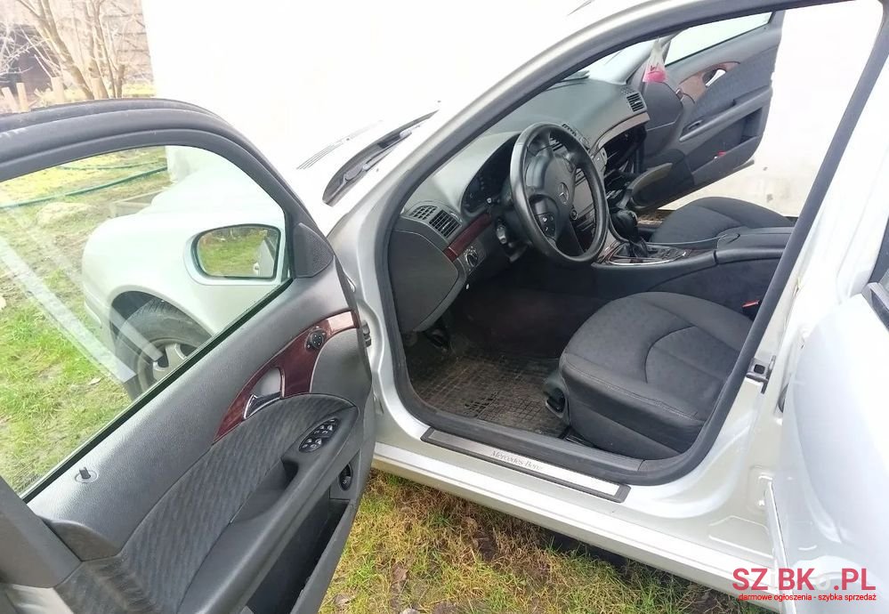 2005' Mercedes-Benz E-Class photo #4