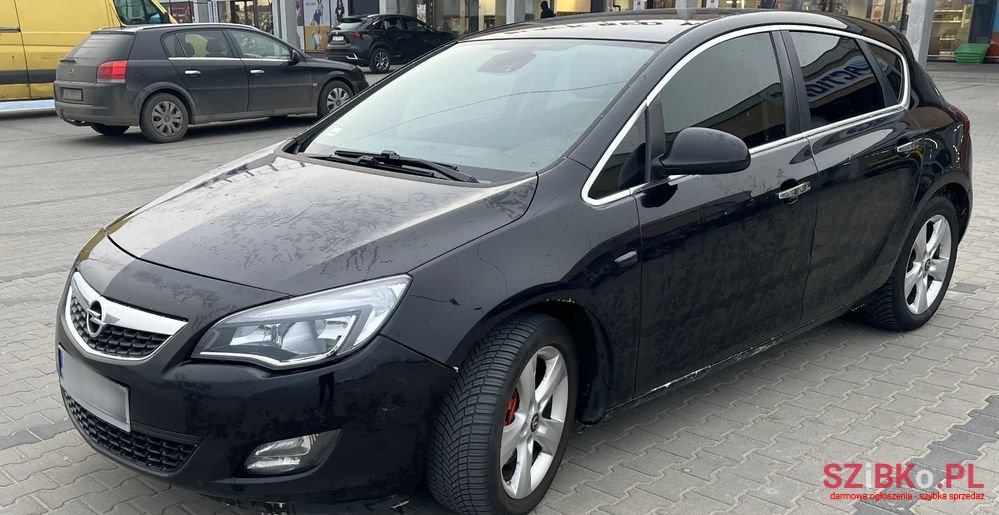 2010' Opel Astra Iv 1.6 T Cosmo photo #2