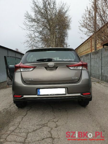 2017' Toyota Auris photo #3