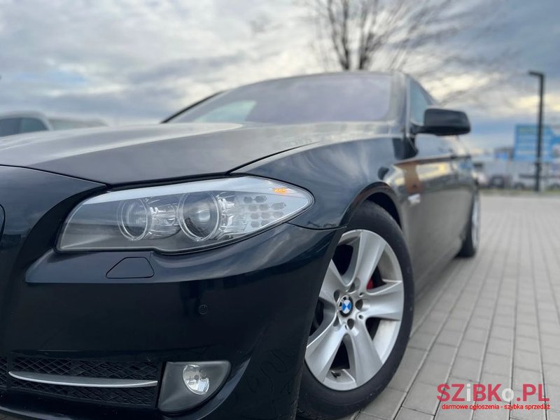 2011' BMW 5 Series photo #3