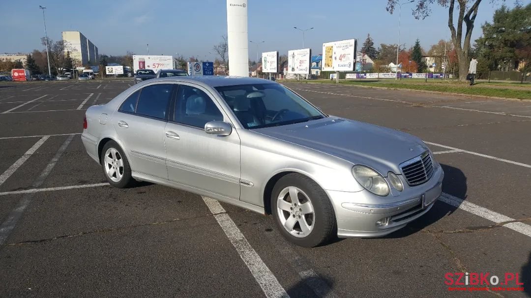 2004' Mercedes-Benz E-Class photo #2