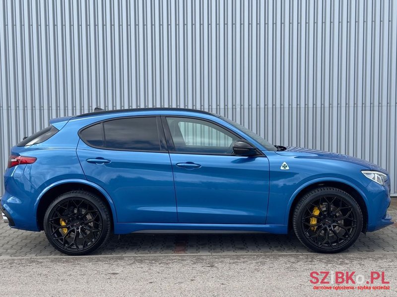 2021' Alfa Romeo Stelvio photo #1