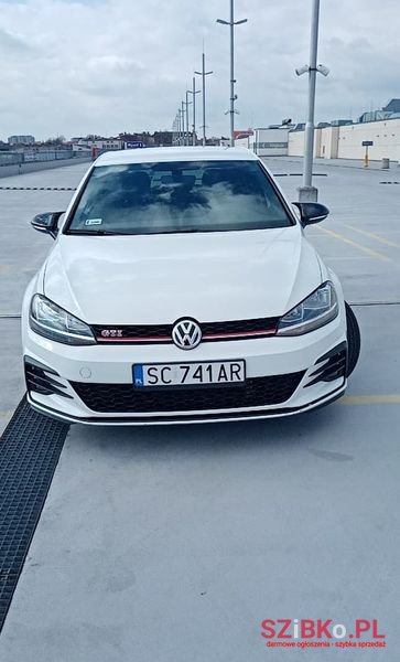 2019' Volkswagen Golf photo #2