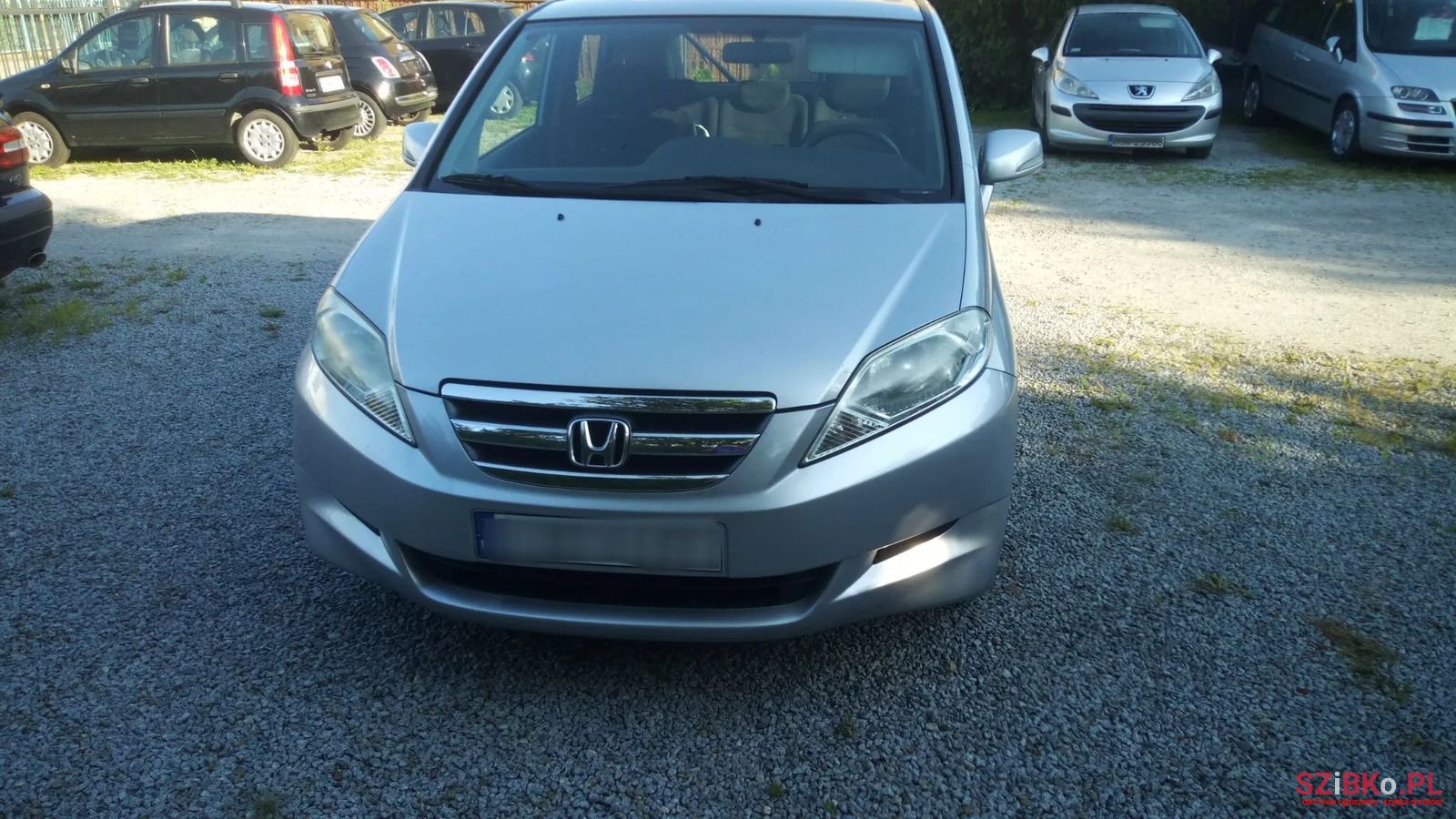 2005' Honda FR-V photo #2