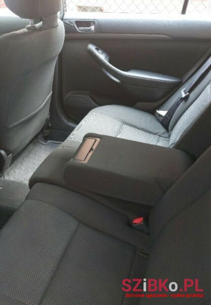 2003' Toyota Avensis photo #3