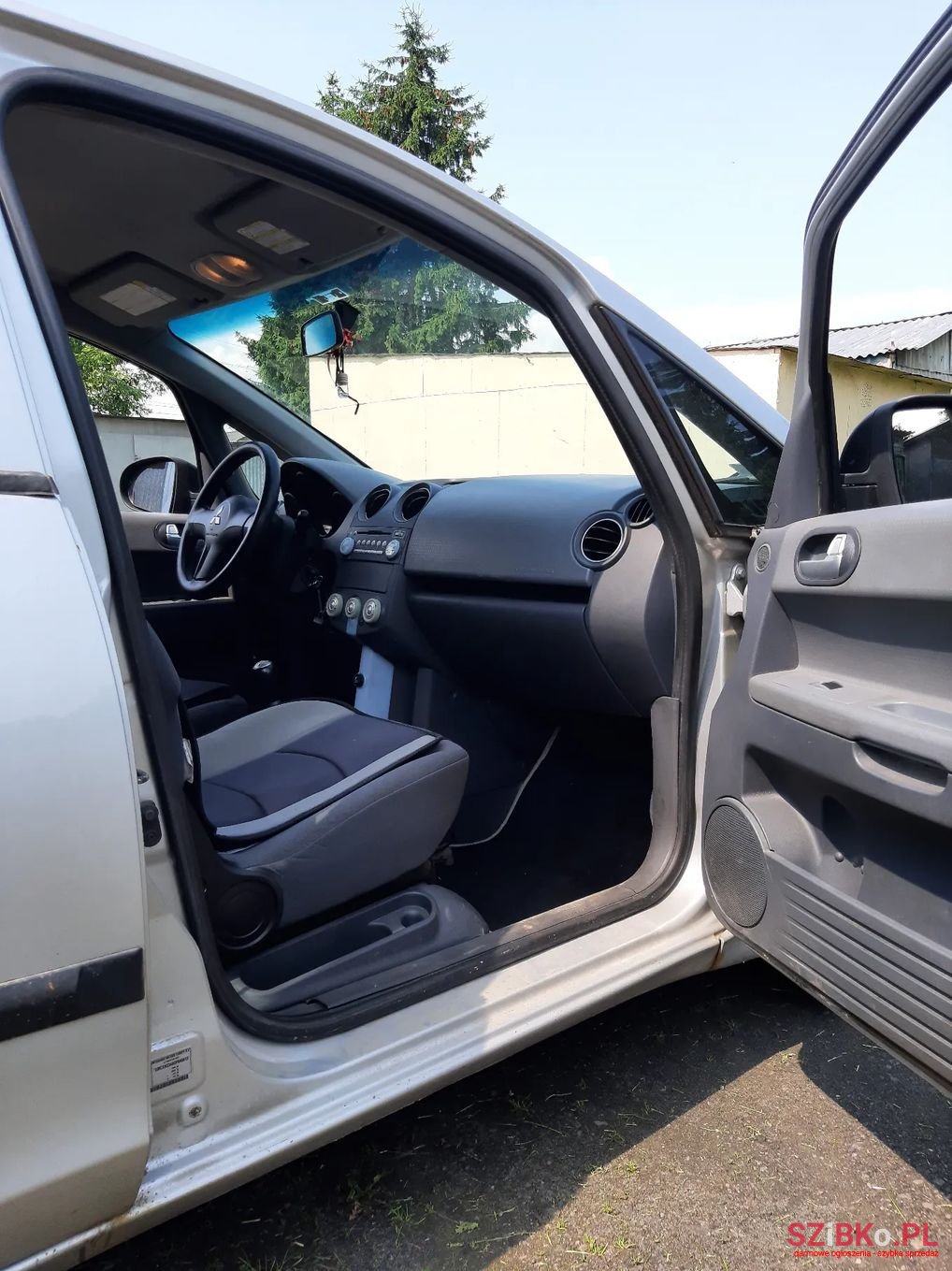 2005' Mitsubishi Colt photo #6