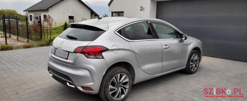 2011' Citroen DS4 1.6 Hdi Chic photo #3