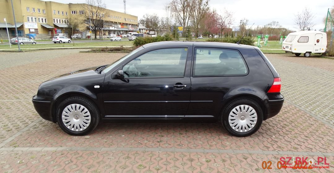 2003' Volkswagen Golf photo #1