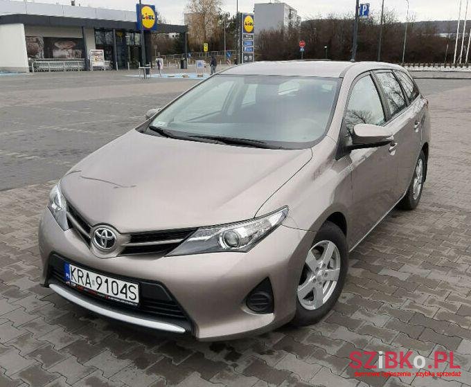 2015' Toyota Auris photo #2